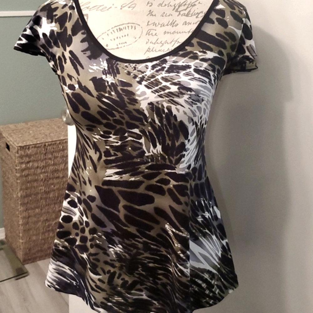 Flutter sleeve scoop neck top size small petite